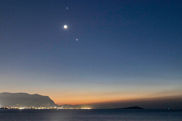 希望疫情早日结束的说说(希望疫情早日结束的文案)