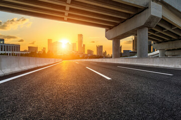 明天唐县限行什么号/请问明天唐县限什么号